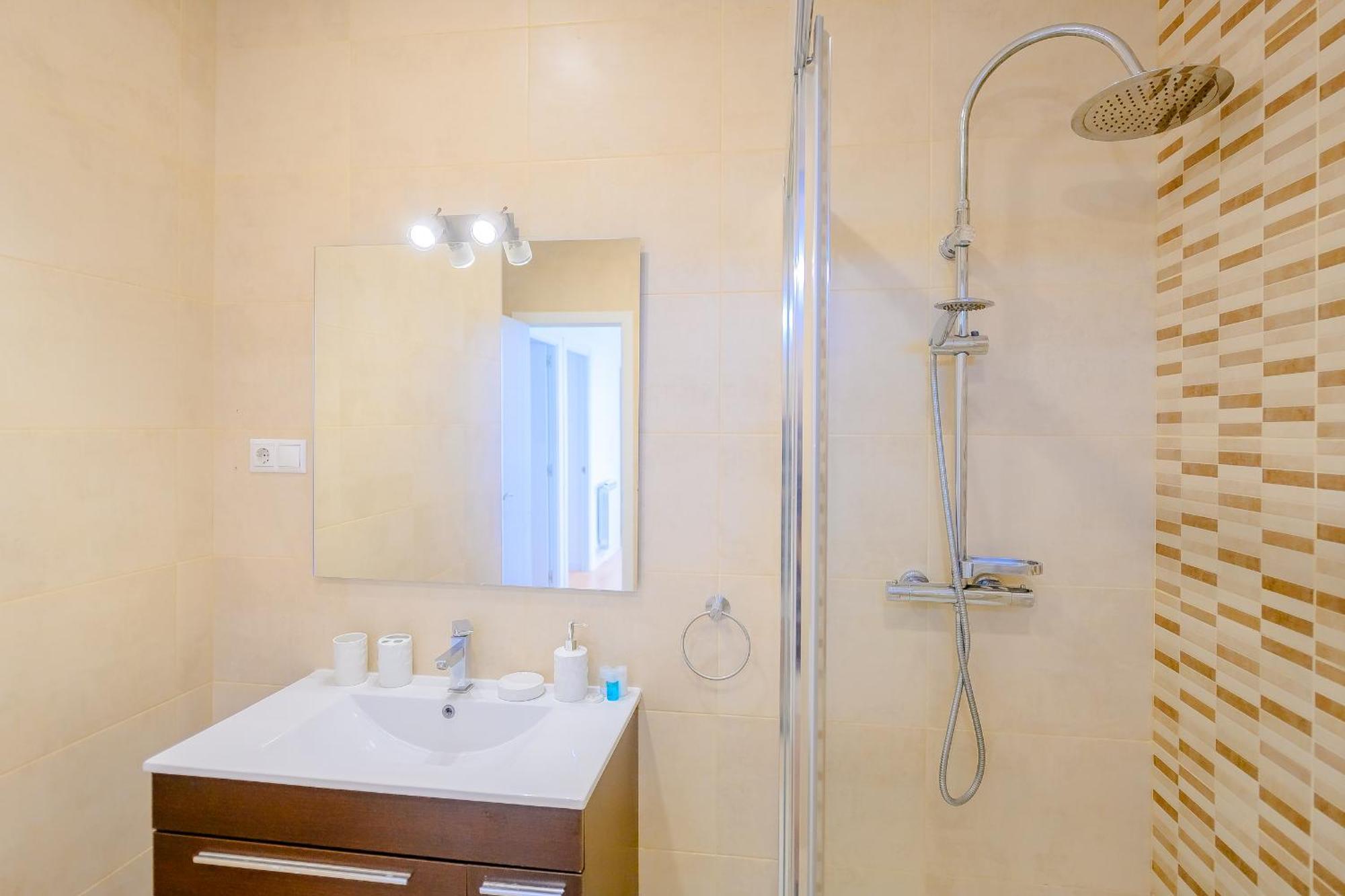 Apartamento For Amplia Y Comoda Casa Temporal De Cuatro En Chamberi Mau5 *